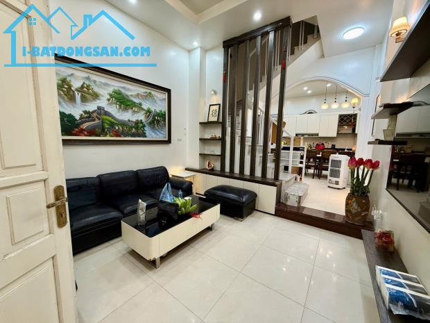 BÁN NHÀ 4 TẦNG NỘI THẤT ĐẸP, GẦN ĐƯỜNG Ô TÔ, PHÂN LÔ PHỐ LÊ TRỌNG TẤN – THANH XUÂN.