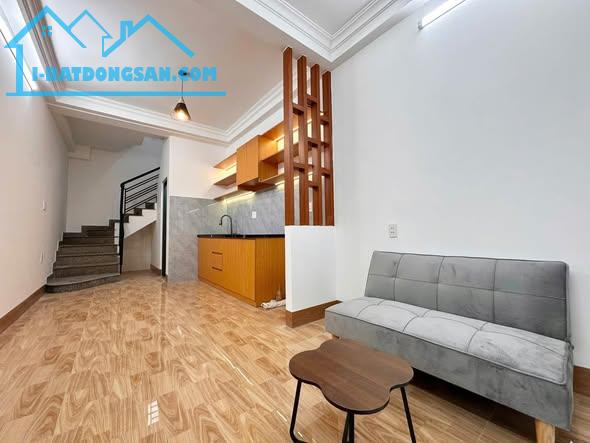 Bán nhà nhỏ mới đẹp, xách vali vào ở ngay, 1 trệt 1 lầu giá chỉ 2.95 tỉ