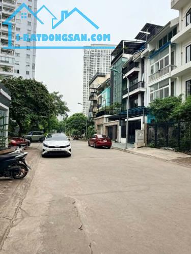Bán tòa nhà khu nhà vườn An Dương Vương , diện tích 120m2, giá 40 tỷ