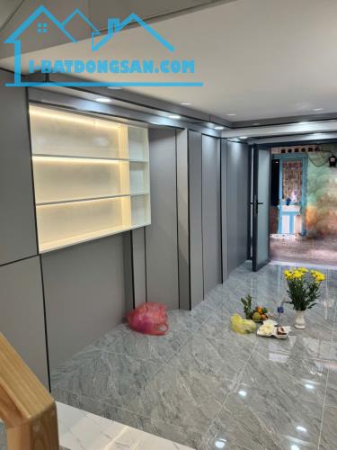 Bán rẻ nhà phố xinh 1 trệt 1 lầu Nguyễn Công Trứ Quận 1 TP.HCM