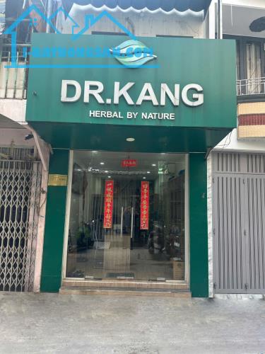 Bán rẻ nhà vị trí đẹp 3 x 10m 1 trệt 1 lầu Trần Hưng Đạo Q1 TP.HCM