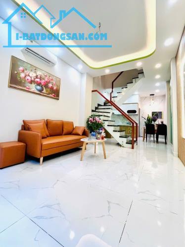 Bán gấp nhà mới 3 tầng, hẻm xe hơi Phú Thọ Hòa tặng nội thất, khu sầm uất chỉ 6.x tỷ. Hiếm