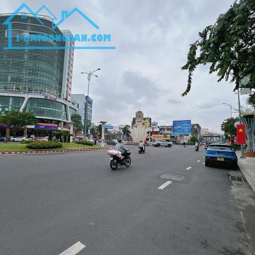 Giá 12.5 tỷ còn tl. Bán nhà mặt tiền đường 30/4 P. Trấn Biên,Đồng Nai.