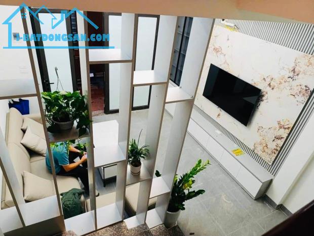 Hồ Tùng Mậu, 30m², 5 Tầng, MT 4m, Full Nội Thất Ở Ngay, Ngõ Nông, Gần Phố, 8.5 Tỷ