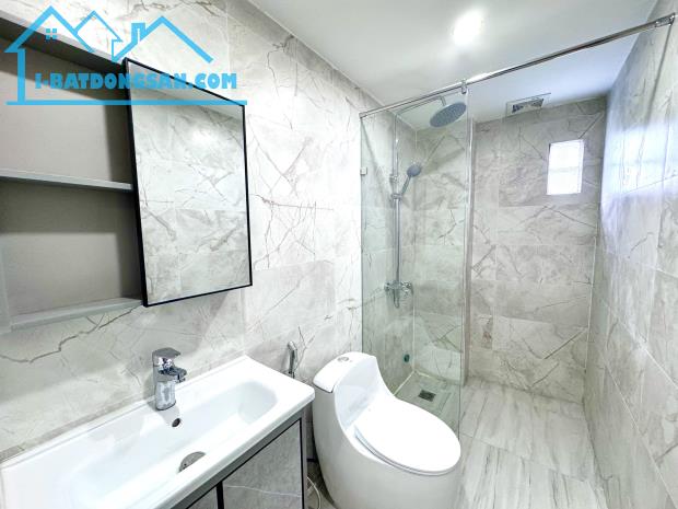 Sốc! Bán gấp nhà Xuân La - Lô góc 35m2x5T full nội thất - Nhỉnh 9 tỷ, cách ôtô chỉ 30m.