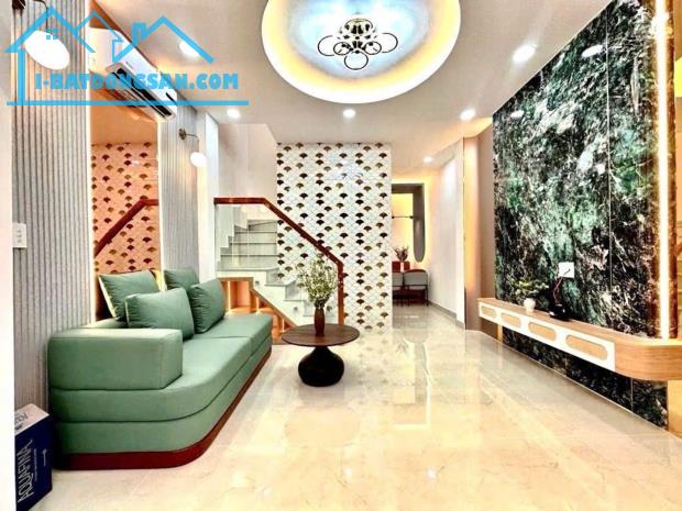 Nhà Bình Thạnh lô góc 2 mặt thoáng, Gần Vòng Xoay Hàng Xanh diện tích (4x8) , hẻm thông
