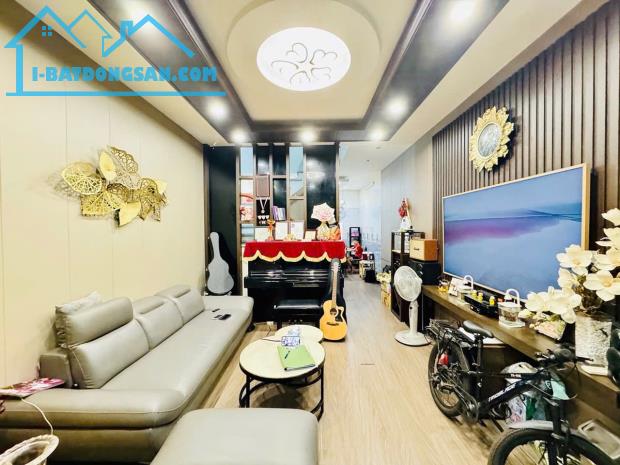 🏡 Nhà 4 tầng + 1 tum khu Đình Đông 40m2, ngõ nông, vài bước chân ra mặt đường-3tỷ6