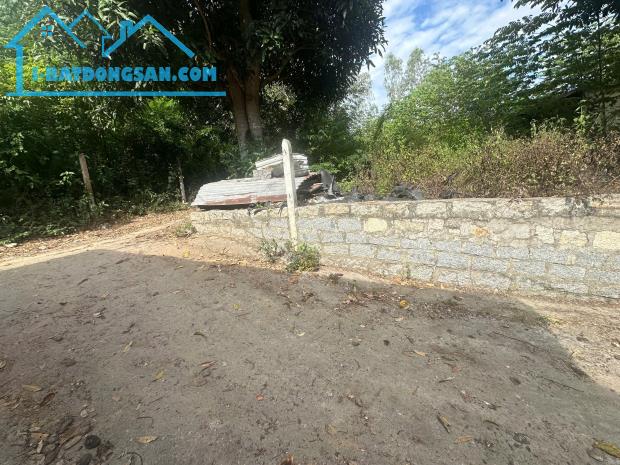 chủ cần tiền bán rẻ mảnh đất đẹp giấy tay pháp lý đầy đủ, dt 300m2 giá 1 tỷ 150 triệu