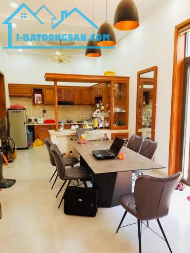 Bán biệt thự đường Hiệp Bình Thủ Đức, DT 10x19, giá rẻ, chỉ 15.8 tỷ