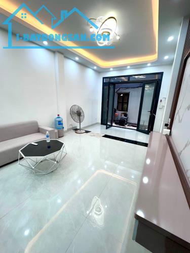 Nhà đẹp ở luôn phố Phan Phù Tiên , P Giảng Võ, thang máy ,45m, 7 tầng,Mt 4, 10.2 tỷ.