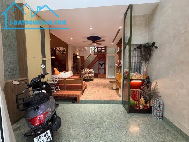 HẺM XE HƠI THÀNH THÁI – Q10 40M² | 5 TẦNG | THANG MÁY | SÂN THƯỢNG | LÔ GÓC 2 MẶT THOÁNG