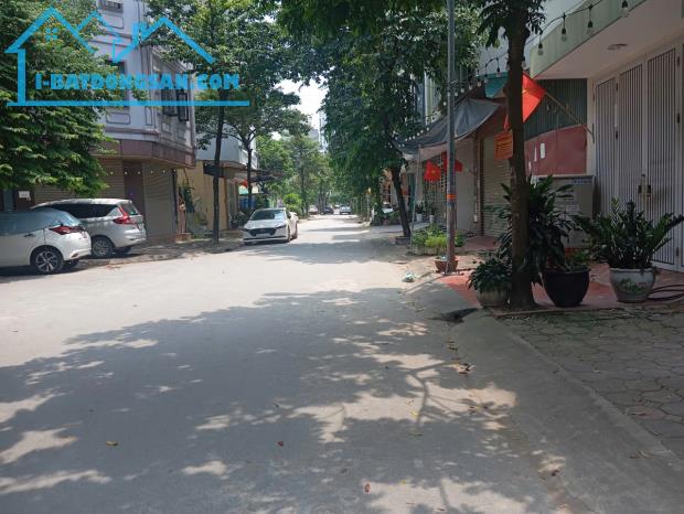 CC bán Gấp lô đất DV1 Đìa Lão mặt sau đường Hoàng Công cạnh CC Mipec 50m2 chỉ 12.x tỷ.