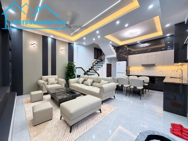 Nhà xây mới 4 tầng Miếu Hai Xã - Mặt tiền 6,8m