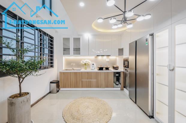 *Bán nhà 3 tầng, đường Bàu Làng 3, gần chợ Kỳ Đồng, dt 100m2, giá 8,5 Tỷ TL
