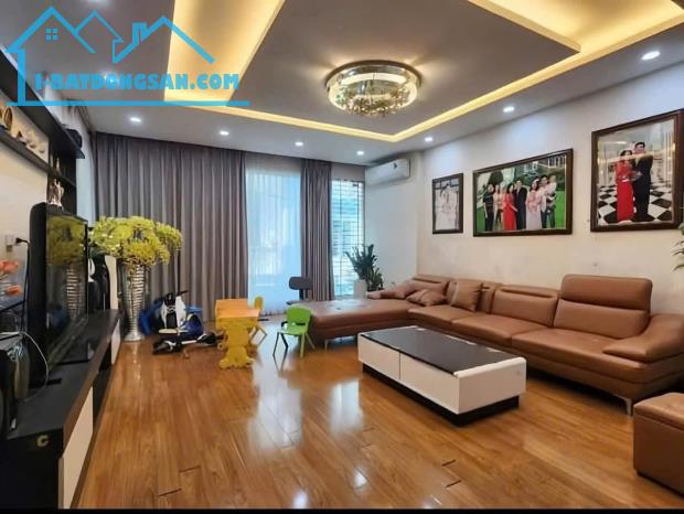Phân lô phố Hoàng Cầu 63m2, 4 tầng đẹp, mặt tiền 5m Gara ô tô nhỉnh 23 tỷ gần Hồ