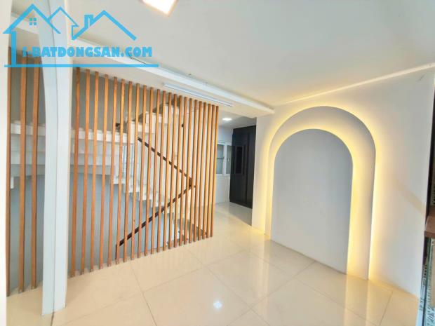 HẺM XE HƠI THÔNG KHU VIP PHAN XÍCH LONG – NHÀ 5 TẦNG – NGANG 5.2M – CHỈ 8.3 TỶ