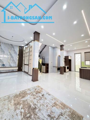 Bán Biệt thự Mặt Tiền đường Nguyễn Bình, P.9, Vũng Tàu. Ngang 11m