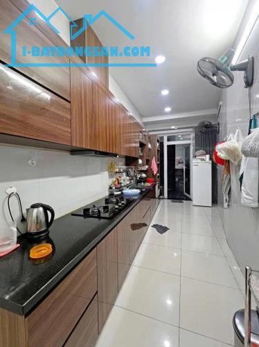 Bán gấp nhà Huỳnh Văn Bánh, Phú Nhuận - 100m2 (4 x 15) nở hậu L 14m - Chỉ 10m ra mặt tiền
