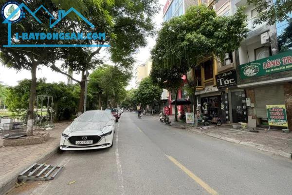 Nhà Nguyễn Đình Hoàn, thông Phùng Chí Kiên, gần Học viện Quốc phòng, 35m*4 tầng, 8,9 tỷ