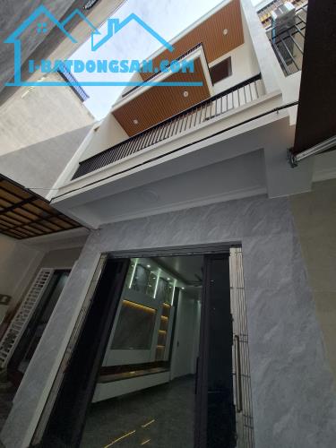 BÁN NHÀ 2.88 TỶ 3 TẦNG 45M2 ( TÂY NAM ) NGÕ RỘNG NGAY HỒ VỊ XUYÊN