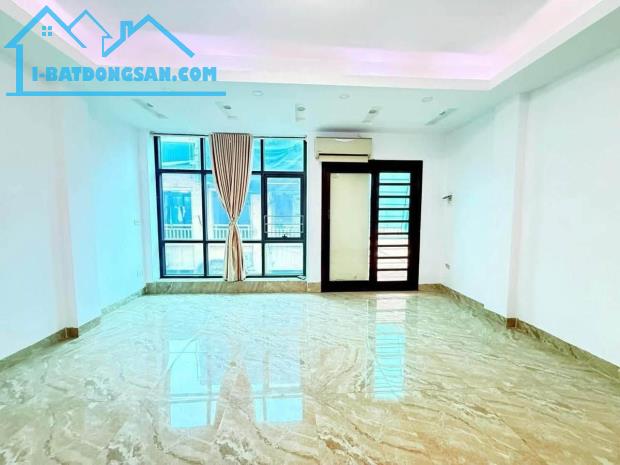 Nghĩa Tân, Cầu Giấy, 35m², 6 Tầng, MT 5.2m, Phân Lô, Ô Tô Đỗ Cửa, Kinh Doanh, Giá 13.3 Tỷ