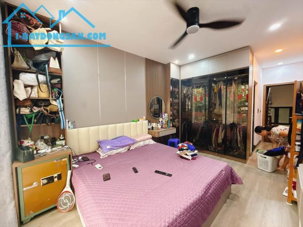 Thái Hà, Đống Đa, 45m², 3 Tầng, MT 3.3m, Ô Tô Tránh, 2 Thoáng, Kinh Doanh, Giá 17.9 Tỷ