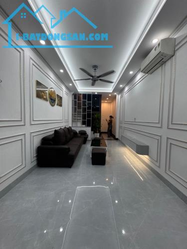 Bán Nhà Phố Tạ Quang Bửu, 1 nhà ra phố, 5 tầng thang máy xây mới, đủ GPXD - Đủ nội thất