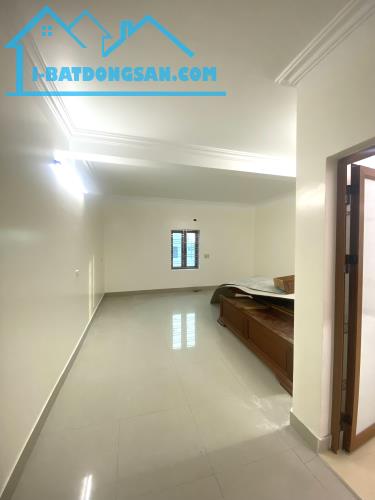 NHÀ ĐẸP MẶT PHỐ PHẠM VĂN ĐỒNG – NG.AY CHỢ QUÝ KIM –125M2 CHỦ NHÀ XÂY RẤT KIÊN CỐ