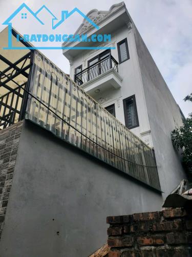 Bán nhà Thạch Bàn,Long Biên 3 tầng,66m,mt4m gần phố nhỉnh 9 tỷ