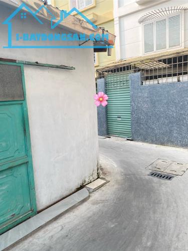 LÔ GÓC 3 MẶT GIÁP ĐƯỜNG TẠI MIẾU HAI XÃ 1TỶ78 - 31M2, TRƯỚC NHÀ NGÕ GẦN 3M