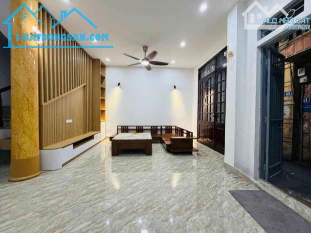 Nhà Hoàng Sâm, Cầu Giấy, khu Quân đội dân trí cao, cực hiếm nhà bán, 36m*5 tầng, giá 11 tỷ