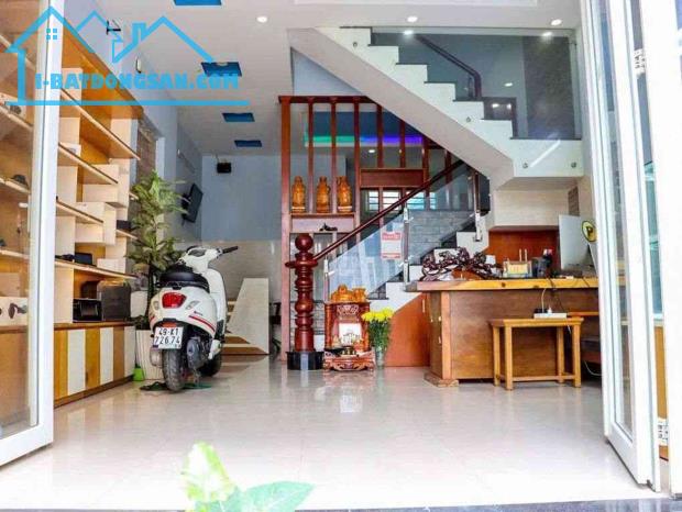 Bán nhà đường Hiệp Bình, Thủ Đức, DT 4x13, 4 tầng 4PN, HXH 30m ra mặt tiền, giá 7.6 tỷ