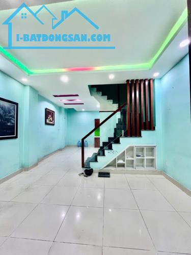 Nhà Tân Phú – Âu Cơ, 4 tầng - ở ngay - ngang gần 5m - dài 9m – hơn 6 tỷ.