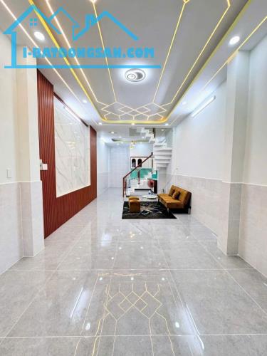 Nhà mới, đẹp 3 tầng hẻm xe hơi thông Gò Xoài 4PN, gần chợ khu sầm uất, đủ tiện ích 5.X tỷ.