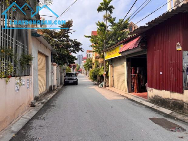 BÁN ĐẤT TẶNG BIỆT THỰ PHÁP – MẶT TIỀN CỰ RỘNG – Ô TÔ VÀO NHÀ – GIÁ ĐẦU TƯ! 🔥