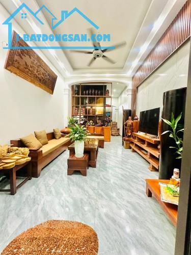 BÁN NHÀ RẤT GẦN MẶT PHỐ KIM NGƯU - HAI BÀ TRƯNG, 5 TẦNG RẤT MỚI, Ô TÔ ĐỖ CỬA, KINH DOANH.