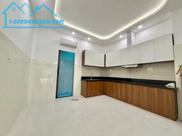 Bán nhà mới Phạm Văn Đồng ngay cầu Bình Triệu - 4 tầng - ô tô vào nhà - giá 7.6 tỷ