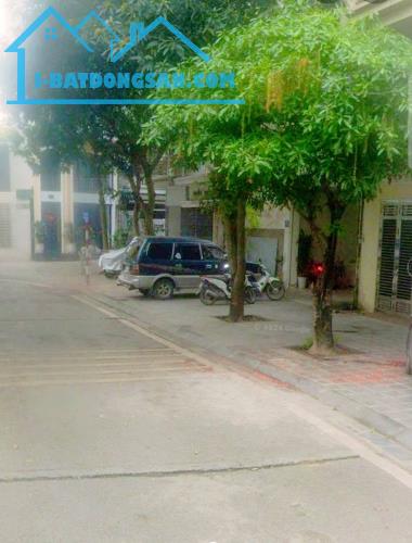 Phố Trạm – Cổ Linh | 50m² | Mt 4.6m | View vườn hoa | Vỉa hè 5m | Ô tô tránh
