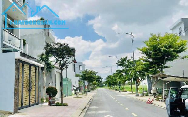 Giá 3 tỷ890. Bán đất mặt tiền tdc Tân Hiệp. 5x18m. Đường 8m. Sổ sẵn.