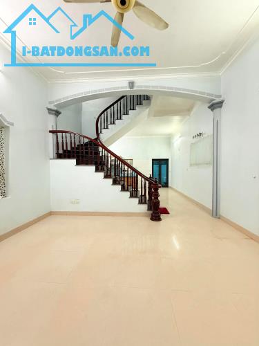 Bán nhà 80m phố Đàm Quang Trung Cổ Linh 12 tỷ ô tô thông