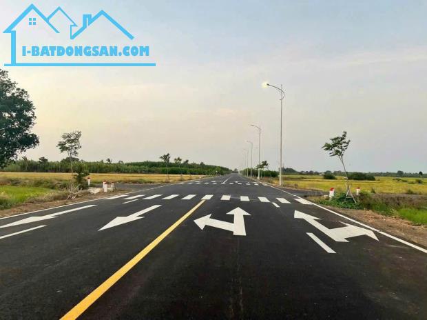 CHỦ NGỘP !! BÁN LÔ 306 M2 CHỈ 1TY050 NGAY MẶT TIỀN DT997 RỘNG 32M Chủ ngộp ngân hàng cần t