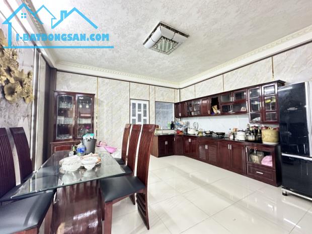 Bán nhà 3 Tầng Dĩ An,SHR thổ cư,đường 2 ô tô thông thoáng,gần Vincom Dĩ An