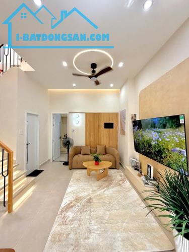 Nhà Tân Bình - Ni Sư Huỳnh Liên, 2 tầng - ở ngay - KD - ngang hơn 8m - 80m2 - hơn 6 tỷ