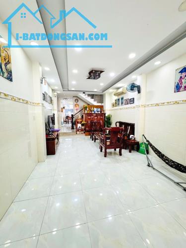 NHÀ 3 TẦNG HẺM XE HƠI ĐƯỜNG ÂU DƯƠNG LÂN – GẦN PARC MALL QUẬN 8