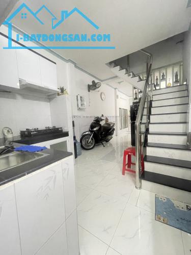Nhà mới, lô góc, hẻm thông Phú Thọ Hòa, Tân Phú 42m, khu sầm uất, đủ tiện ích 4.X tỷ. HIẾM