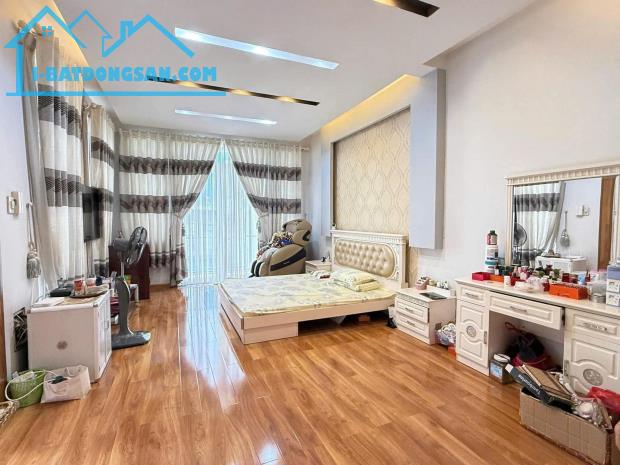 NHÀ MẶT TIỀN NGUYỄN BỈNH KHIÊM - 5 TẦNG THANG MÁY - 158m2 NỞ HẬU - 200m RA PVĐ