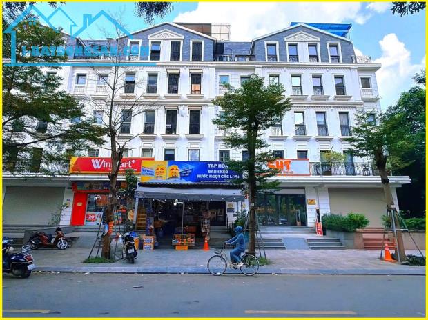 Bán nhà mặt phố Nguyễn Chánh, Cầu Giấy shophouse oto tránh, vỉa hè rộng 114m2 63.8 tỷ