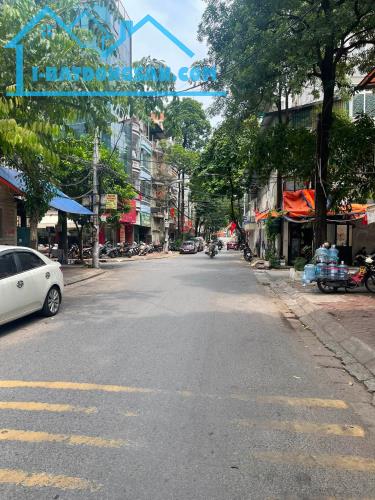 BÁN NHÀ GẦN PHỐ KIM ĐỒNG – GIÁP BÁT, MẶT ĐƯỜNG Ô TÔ TO NHƯ PHỐ, HAI MẶT TIỀN, KINH DOANH.