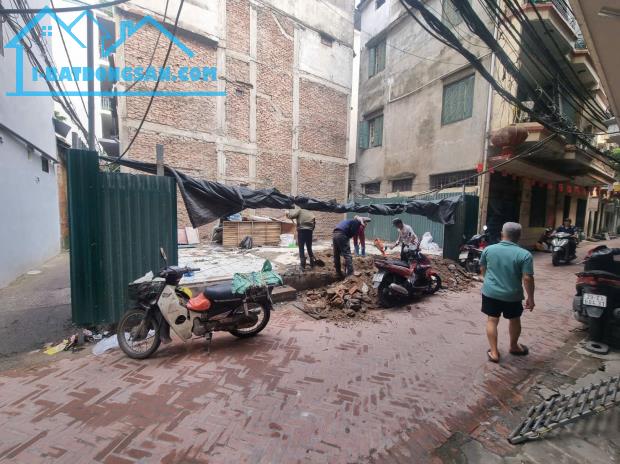 Hiếm phố Lạc Long Quân 59m2, mặt tiền 9.6m lô góc 3 mặt ngõ nhỉnh 17 tỷ gần Hồ Tây