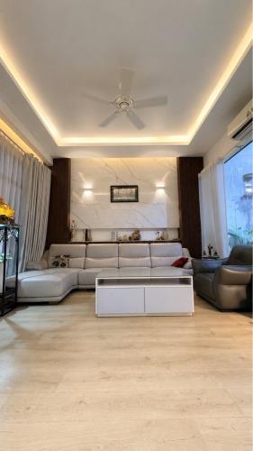 Villa Nhà Đẹp, 5 Tầng Thang Máy - Ngay Gần Sân Gold - 135m2 Bán Chỉ 23,5 tỷ - Gò Vấp.